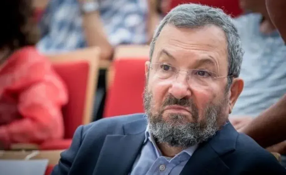 إيهود باراك: ترامب أجبر نتنياهو على قبول خطة غزة..  ونتنياهو يسعي لإفشال حطط السلام