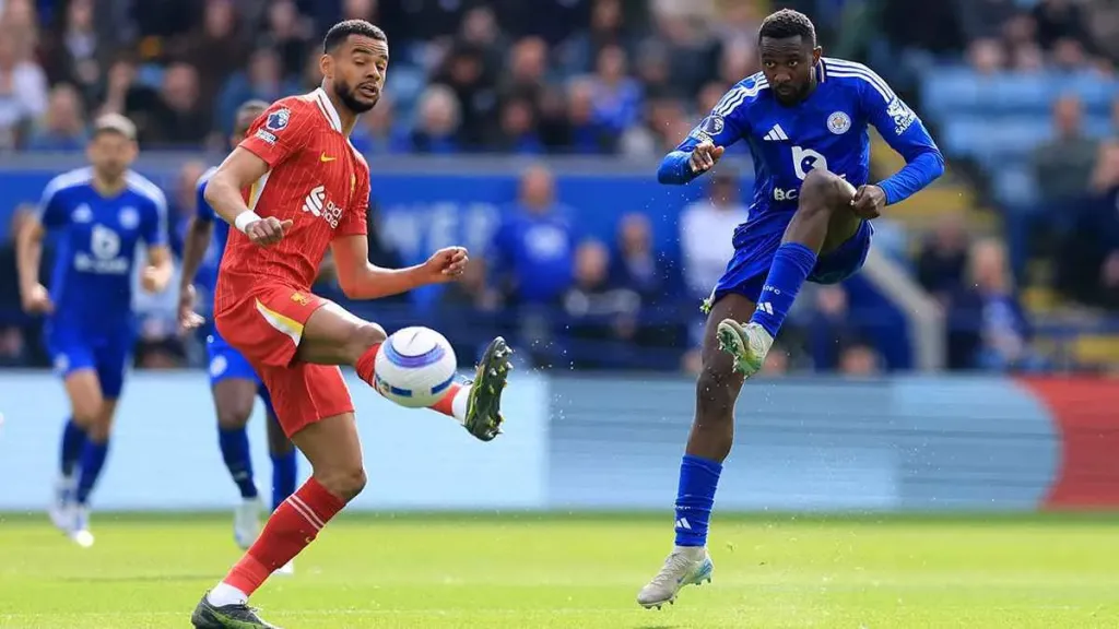 ليفربول وتشيلسي تحت الأضواء في قمة الدوري الإنجليزي.. الموعد والقنوات الناقلة