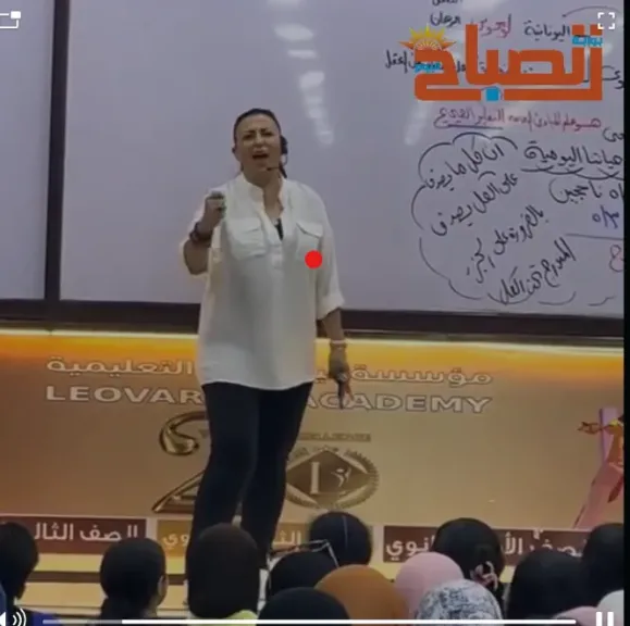 مهزلة تعليمية تهز الرأي العام.. مدرسة تُلقّن التلاميذ ترديد ”أسماء الرجال” خلف المعلمة بعبارة ”اندال”! فيديو