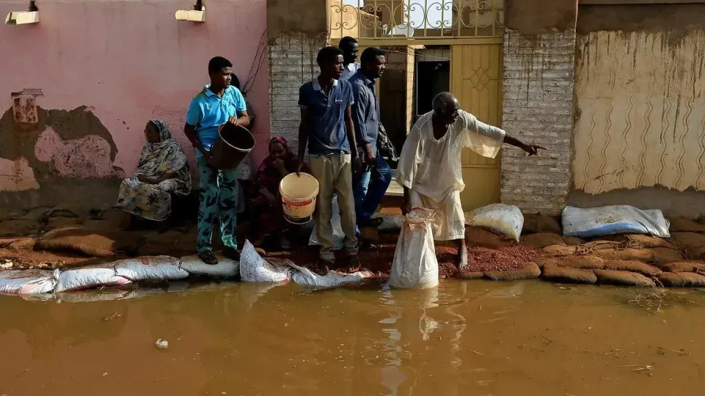 السودان يحذر من ارتفاع خطير في مناسيب النيل.. فيضانات تشرد عشرات الأسر وتضربالقطاع الزراعي