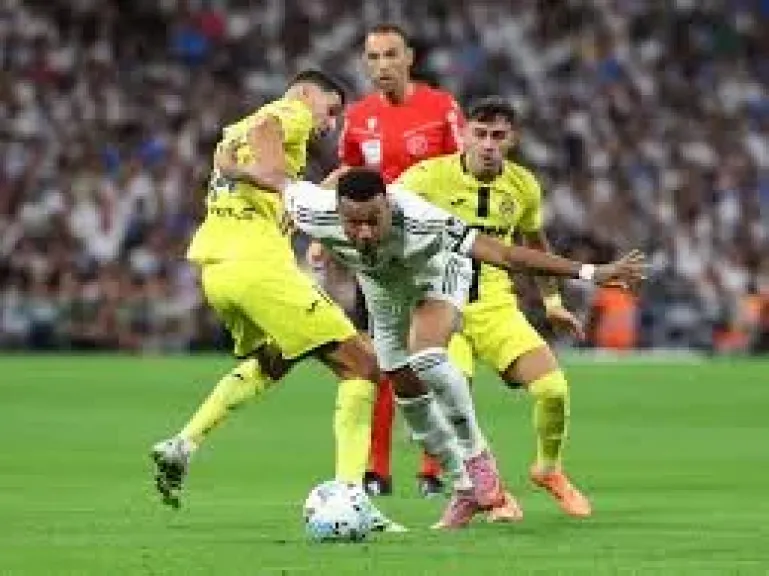 ريال مدريد يستعيد نغمة الانتصارات بثلاثية في شباك فياريال ويتصدر ”الليغا” مؤقتًا