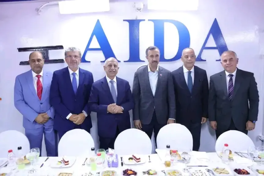 على متن ”عايدة 4”.. رئيس الأكاديمية العربية يستقبل وزراء ومسؤولين من قبرص والبحرين بحضور السفير المصري