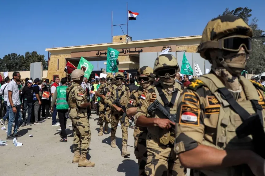 “مصر تُجهّز قوات فلسطينية  جديدة للسيطرة على غزة”.. دوريات فلسطينية بإشراف تكنوقراط وبرئاسة توني بلير بعد الانسحاب الإسرائيلي