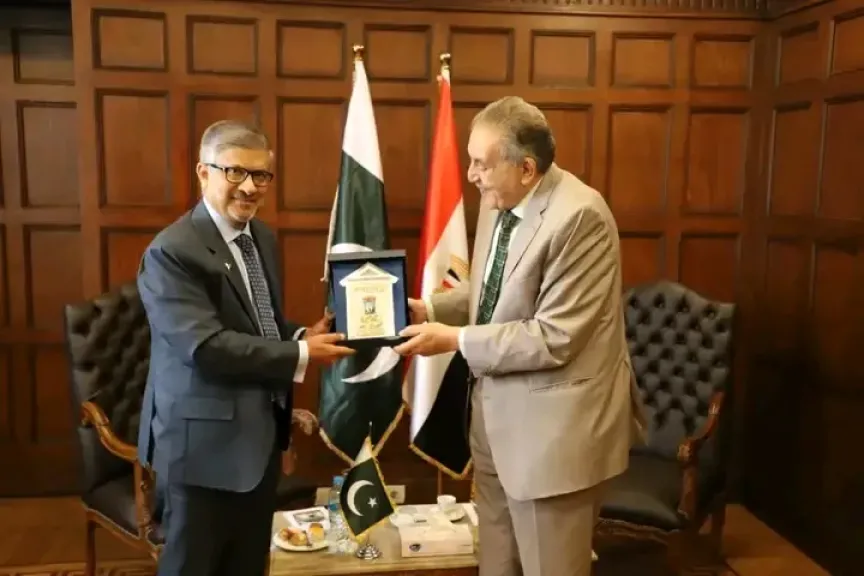 رئيس الغرفة التجارية بالإسكندرية يستقبل السفير الباكستاني لبحث التعاون الاقتصادي بين البلدين