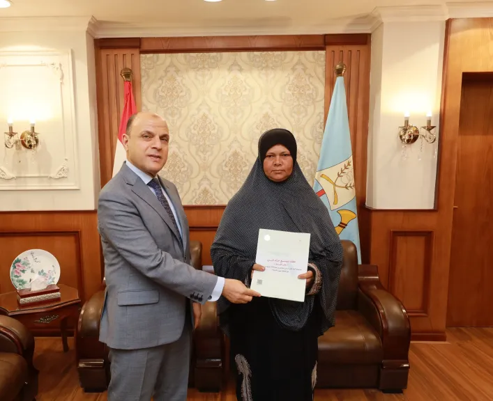 محافظ كفر الشيخ يُسلِّم 14 عقد تقنين جديدة.. ويؤكد: “انتهينا من تسليم 1474 عقدًا وتسهيلات غير مسبوقة في السداد”