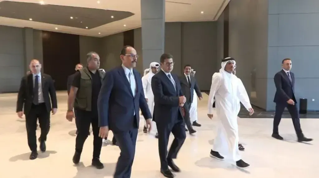 بالصور ما بعد وقف إطلاق النار في غزة – أجواء الفرح وتبادل التهاني بين الوسطاء بشرم الشيخ