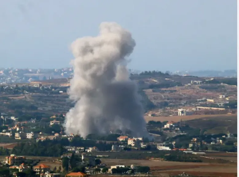 إسرائيل تشعل المنطقة قبل أن تهدأ.. غارات ليلية تضرب لبنان وتدمر منشآت مدنية في صيدا والمصيلح