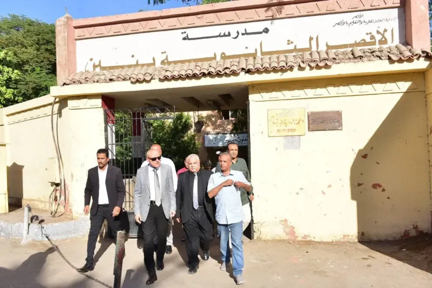 استعدادًا للموسم السياحي.. محافظ الأقصر يجري جولة مسائية لتفقد المدارس والمواقف والأسواق استعدادًا لاستقبال الزائرين