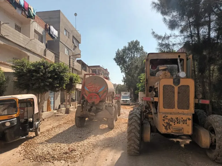 محافظ كفرالشيخ يتابع أعمال رفع كفاءة وتمهيد الطرق بسيدي سالم.. مشيدًا بالمشاركة المجتمعية