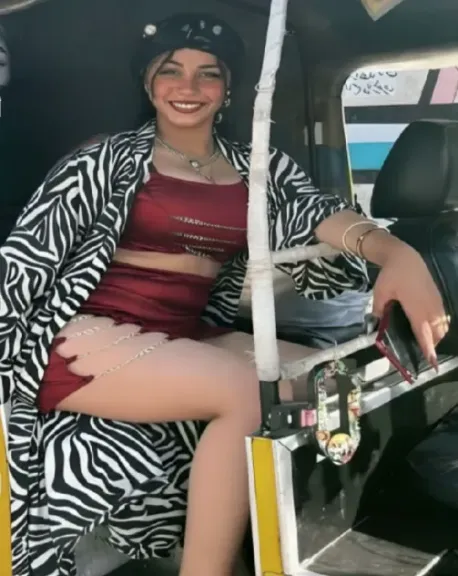 أعتبروها في الساحل الشمالي.. مرافعة مثيرة للجدل من محامي فتاة «التوك توك» بعد القبض عليها بملابس جريئة!