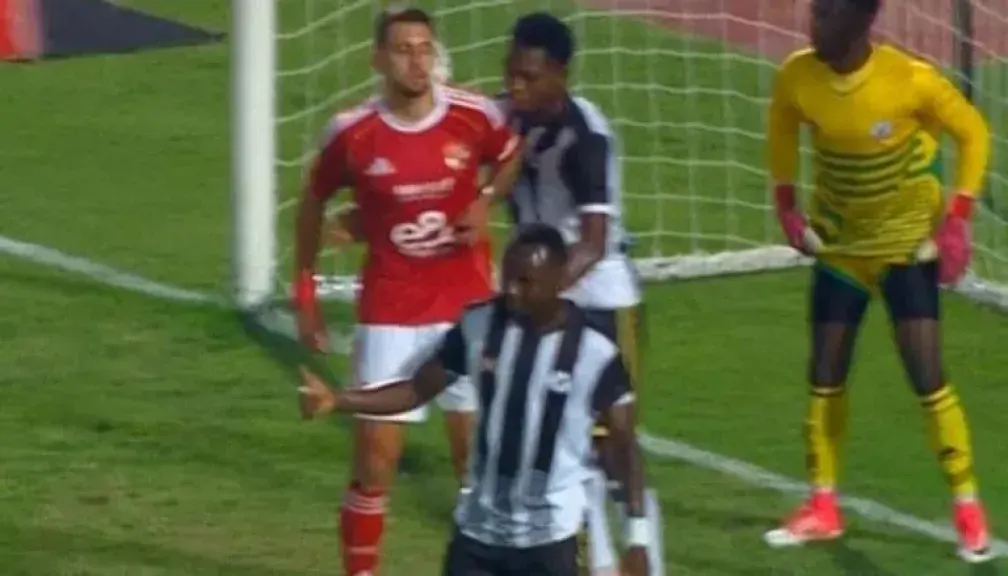 طرد مبكر يربك الأهلي أمام إيجل نوار في دوري أبطال أفريقيا.. وغراديشار يغادر الملعب باكياً