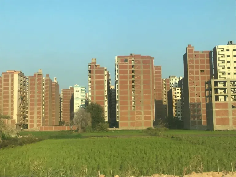 خصم 25% على التصالح الفوري في مخالفات البناء.. الحكومة تمد العمل بالقانون 6 أشهر جديدة لتقنين أوضاع ملايين العقارات