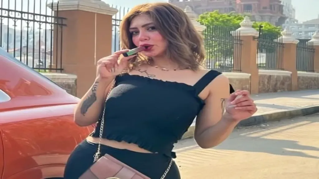 هدير عبدالرازق صاحبة اشهر الفديوهات الاباحية تساند رحمة محسن بعد فضيحة الفديو المسرب لها..يلا قولوا إنها هي اللي نشرت لنفسها