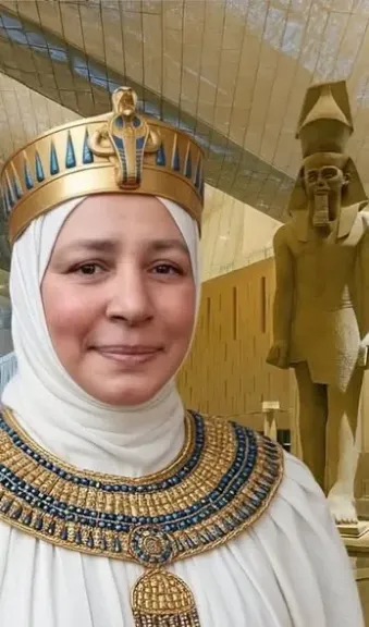 فنانين وصحفيين مصريين يحتفلون بافتتاح المتحف المصري الكبير بملابس الفراعنة عبر الذكاء الاصطناعي