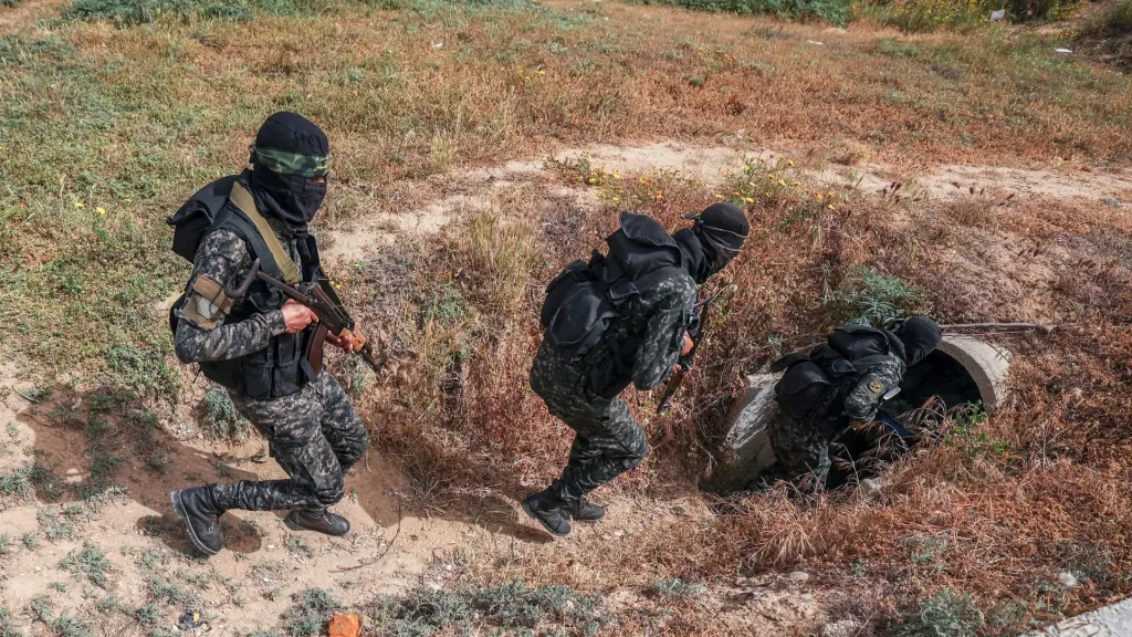 الولايات المتحدة تضغط على إسرائيل للسماح بخروج 200 مقاتل من أنفاق رفح مقابل تسليم جثث الرهائن