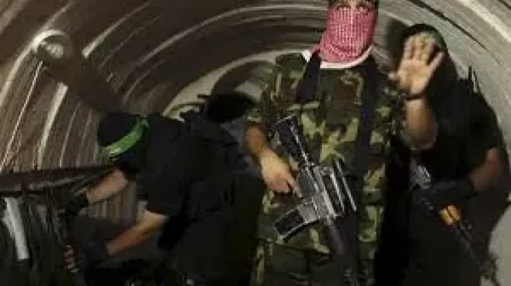 فشل صفقة ”الأنفاق”.. إسرائيل تتراجع عن السماح بخروج مقاتلي حماس وتُبقيهم محاصرين تحت الأرض