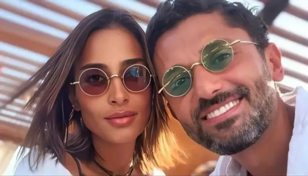 كريم محمود عبد العزيز يعلن انفصاله عن زوجته آن الرفاعي رسميًا بعد عام من الخلافات