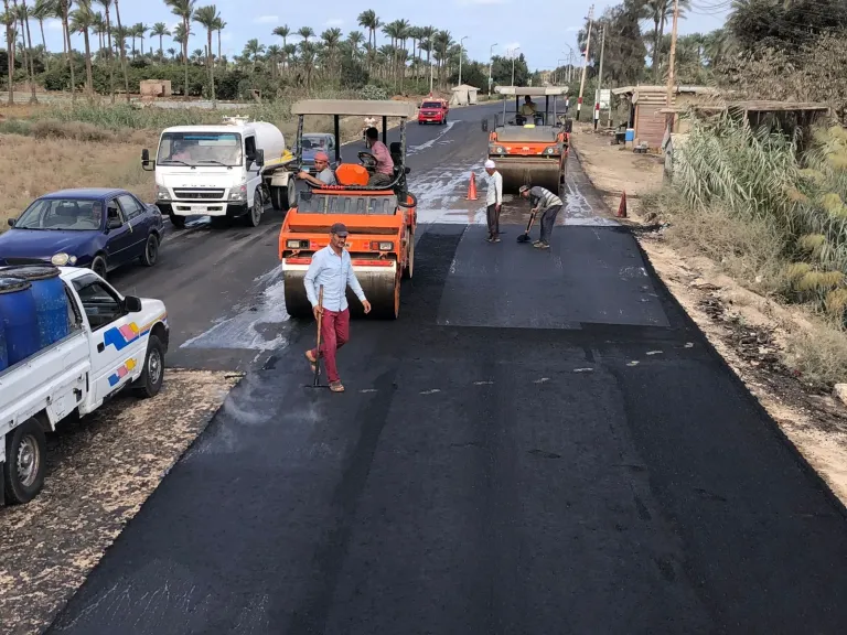 محافظ كفر الشيخ يتابع تنفيذ مشروعات الرصف ببلطيم على مساحة 10,200 م² ضمن الخطة الاستثمارية لعام 2025/2026