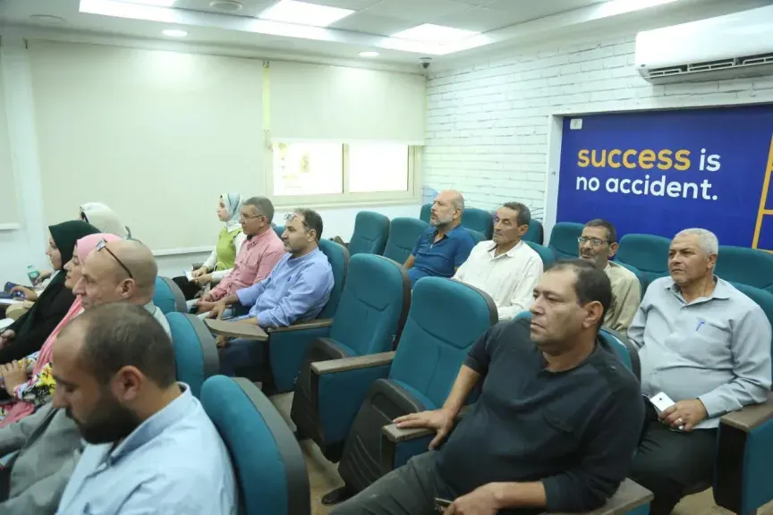محافظ كفرالشيخ يتابع فعاليات البرنامج التدريبي حول تطوير وميكنة خدمات تراخيص المحال العامة ضمن خطة التحول الرقمي