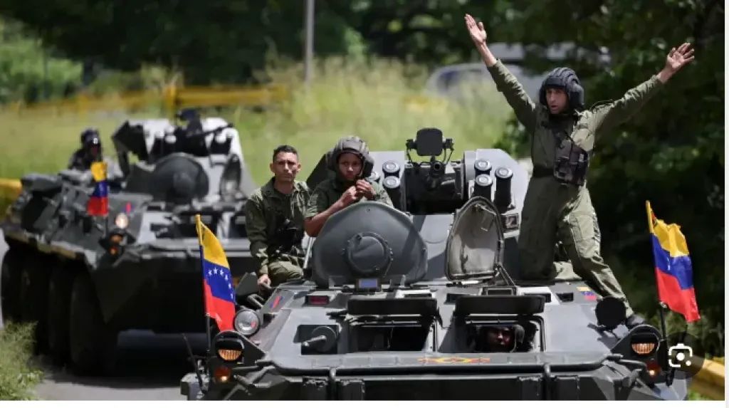 فنزويلا تستعد لغزو بري أمريكي بتشكيل ميليشيات محلية وتوزيع أسلحة روسية قديمة