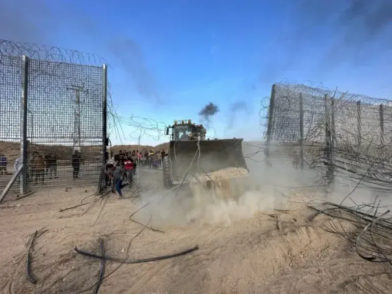 بعد فشلها في 7 أكتوبر.. الجيش الإسرائيلي يزيل منظومات دفاعية ويجمّد أنظمة الرصد الآلي على حدود غزة