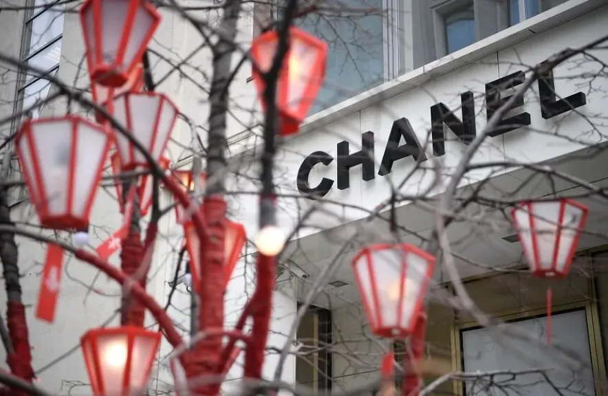 فشل محاولة سرقة متجر عطور شهير في باريس بخطوة جريئة من الحارس.. والشرطة تفتح تحقيقًا واسعًا