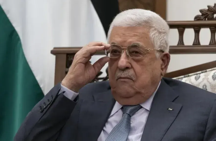 في عيد ميلاده التسعين.. محمود عباس بين الشيخوخة السياسية وتعقيدات المرحلة الفلسطينية