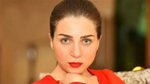 بعد جراحة عاجلة ودخول العناية المركزة.. تطورات الحالة الصحية للفنانة مي عز الدين وموعد خروجها من المستشفى