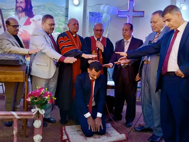 مجمع الكنائس المعمدانية المستقلة يحتفل برسامة قس جديد بإبشاق