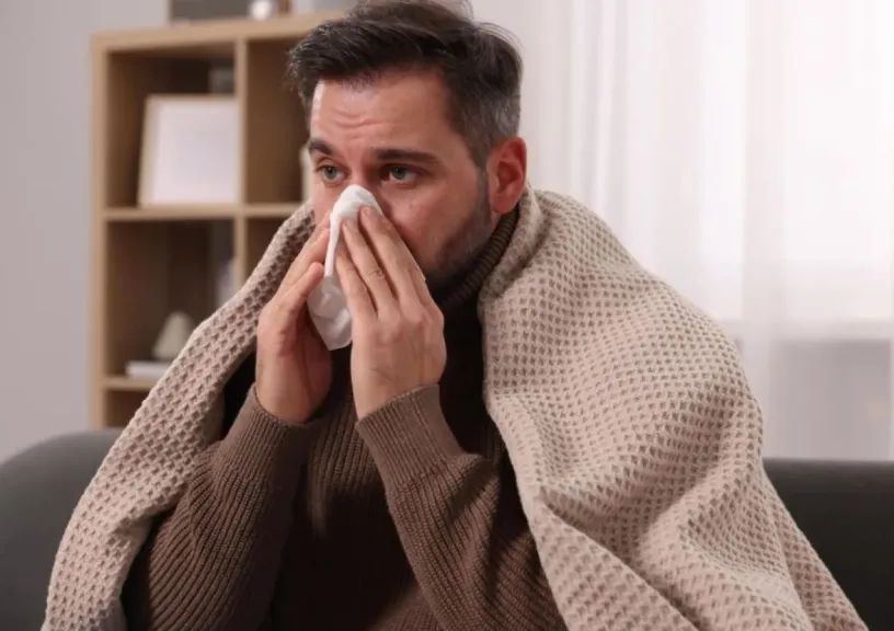 ليست مجرد إنفلونزا… هذه العلامات تحذرك من الإصابة بفيروس كورونا