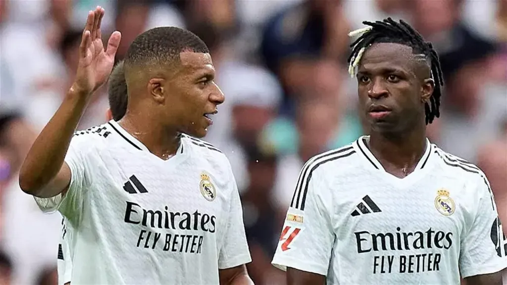 فيديو يكتسح مواقع التواصل.. مبابي يستفز فينيسيوس برقصة ”السامبا” قبل مواجهة ريال مدريد وإلتشي