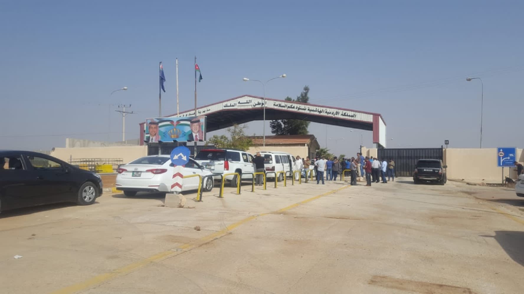 CNN ترصد اللحظات الأولى لافتتاح معبر جابر نصيب بين الأردن وسوريا - CNN  Arabic