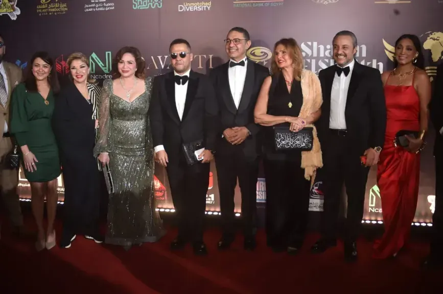 يسرا وإلهام شاهين وهالة سرحان يخطفن الأنظار على السجادة الحمراء بافتتاح مهرجان شرم الشيخ الدولي للمسرح الشبابي