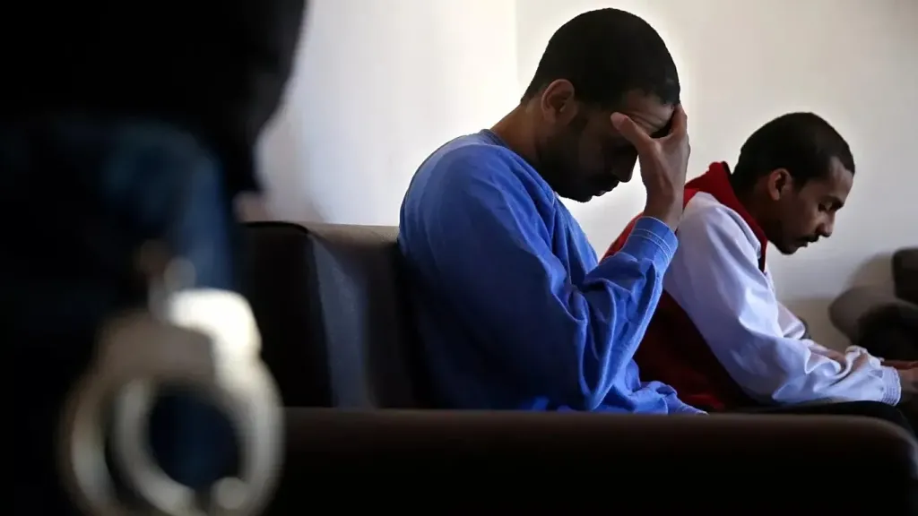 دبّاح داعش” يطلب العودة إلى بريطانيا.. غضب عارم بين أسر الضحايا وملف معقد يعيد فتح جراح الإرهاب