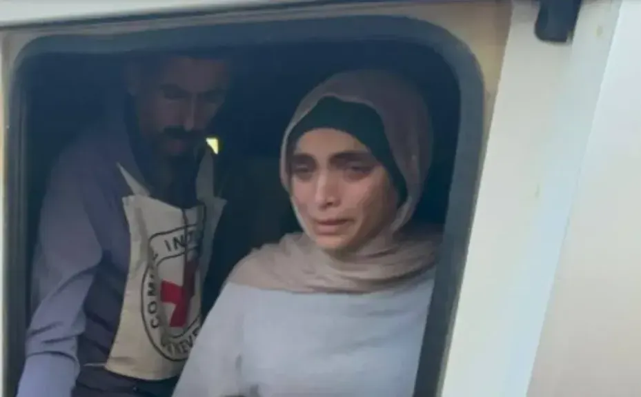 وصول دفعة جديدة من الأسرى المحرَّرين إلى غزة بعد صفقة التبادل… وإسعاف عاجل لتسنيم الهمص
