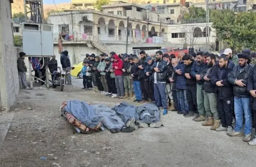 سوريا.. ارتفاع عدد ضحايا الغارة الإسرائيلية على بلدة بيت جن إلى 13 شهيدًا والأهالي يشيّعون قتلاهم وسط تحليق مكثف للطيران