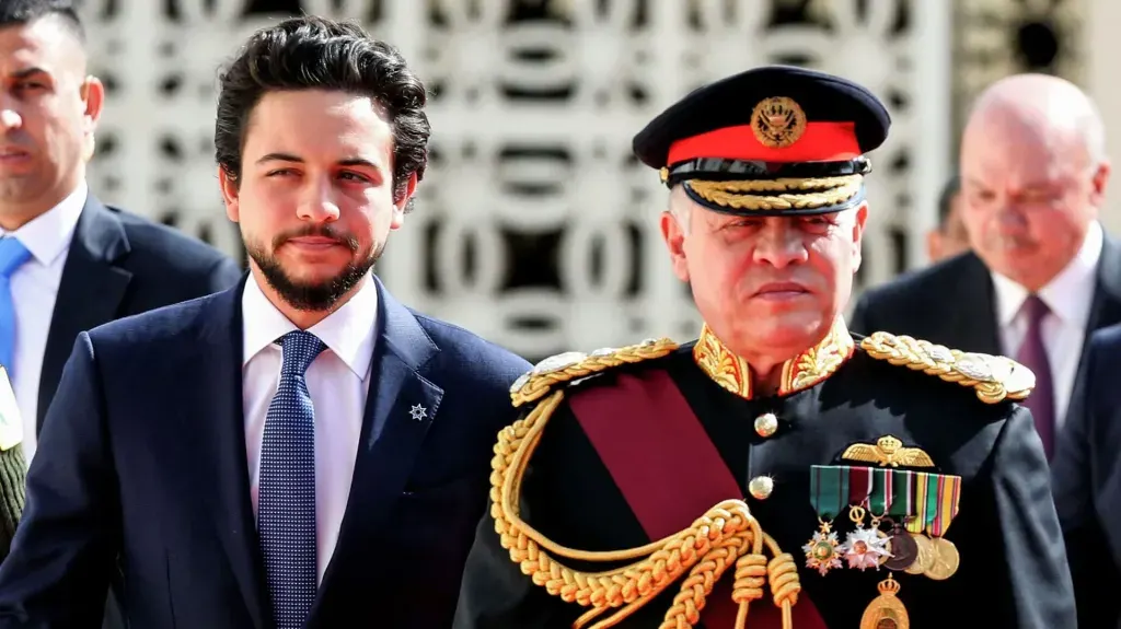 غياب مفاجئ للعاهل الأردني الملك عبد الله الثاني وتنصيب ولي العهد وصياً على العرش يثير تكهنات بمرض خطير وتنازل مؤقت عن الحكم