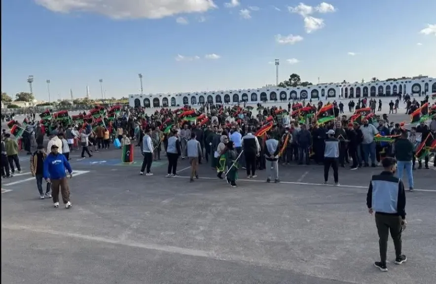 ليبيا تنتفض .. مظاهرات حاشدة في بنغازي ومدن الشرق تطالب بانتخابات رئاسية فورية دون تأجيل