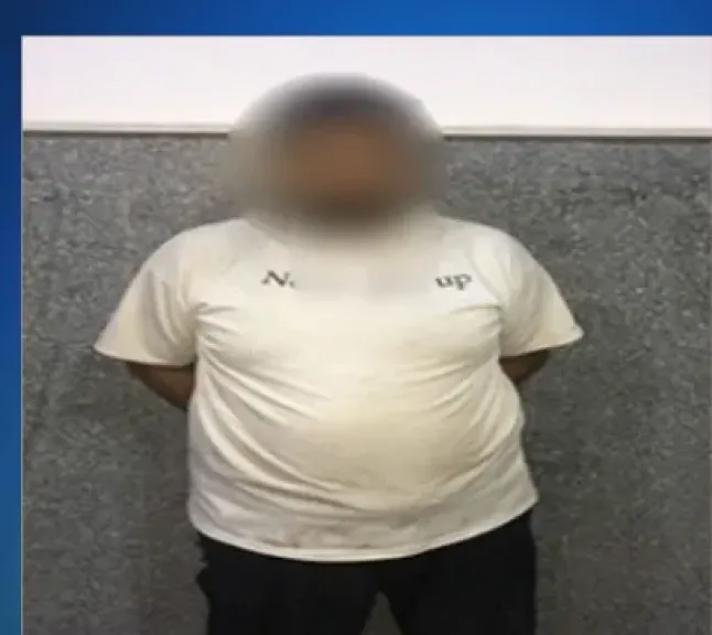 شاهد : ميكروباص بدون لوحات يدهس طالبتين في البدرشين والامن يضبطة