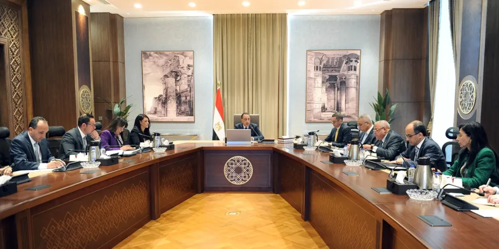 مدبولي يتابع مستجدات تحديث وثيقة ملكية الدولة… تأكيد على تعظيم دور القطاع الخاص وتعزيز تنافسية الاقتصاد المصري