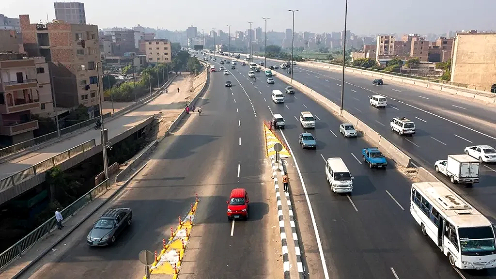 أعمال كبرى على الطريق: مخرج محور جمال عبد الناصر بالدائري يغلق غدًا لتركيب كوبري