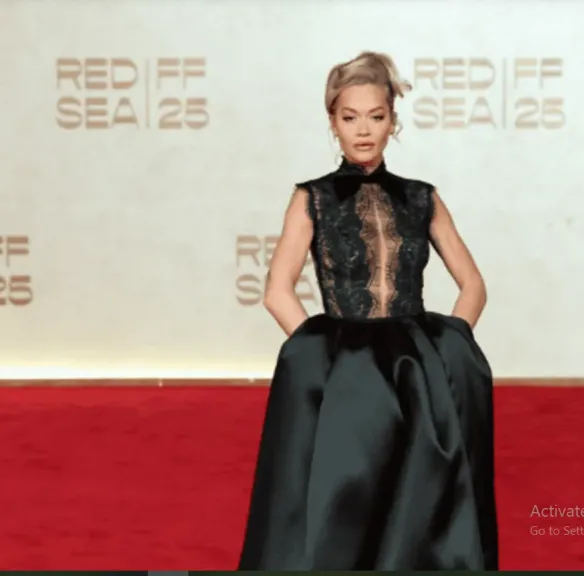 بالصور: موضة متشابهة على السجادة الحمراء… نجمات العرب والعالم يخطفن الأنظار بإطلالات متقاربة في مهرجان البحر الأحمر