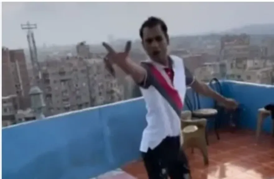 الداخلية تضبط صاحب تريند ”أنتش وأجري”.. محاولة خطرة أعلى كوبري تنتهي بقرار إيداعه مصحة نفسية للعلاج