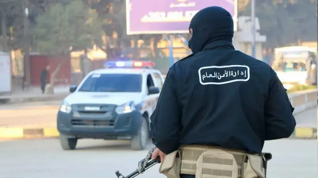 تصاعد الهجمات المسلحة في سوريا.. إصابة عنصر دفاع غرب حلب بعد ساعات من مقتل عناصر أمن بإدلب وهجوم تدمر