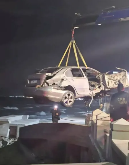 مأساة فجر الشاطبي.. شاب يُقتل بلا ذنب بعد أن «طارت» سيارة طائشة فوق سور البحر