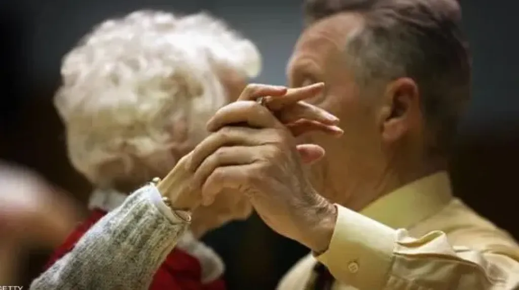 الشيخوخة لا تقتلنا.. دراسة علمية مثيرة تكشف الأسباب الحقيقية للوفاة ولماذا «الموت ليس له عمر»