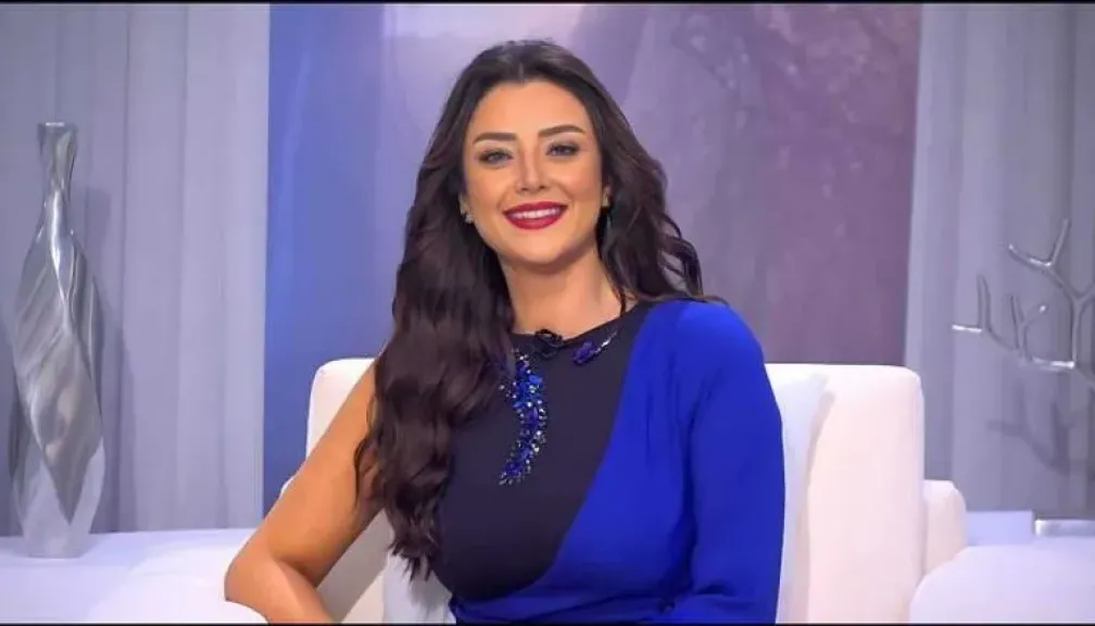 رضوى الشربيني ترد بسخرية على أحمد العوضي انا 44 وانت 40 : «والفرق في المقامات»