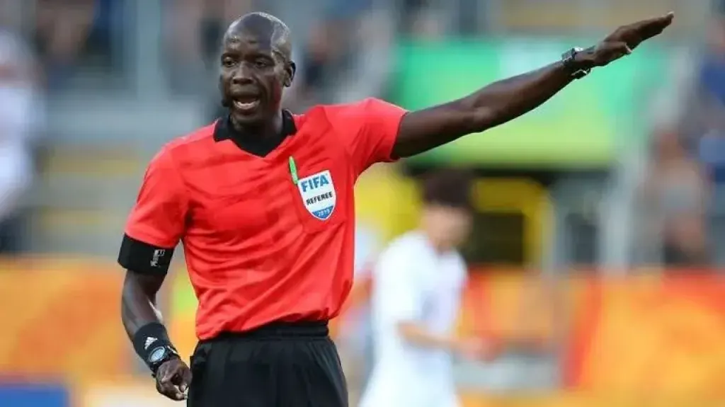طاقم تحكيم مباراة مصر وزيمبابوي في كأس أمم أفريقيا 2025 بالمغرب.. تاريخ المواجهات وسجل الحكم عيسى سي