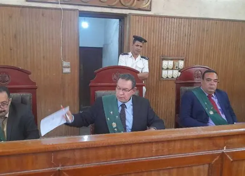 السجن المؤبد و10 سنوات لـ8 متهمين في جريمة قتل بشعة لرجل بالمعاش في كفر الشيخ