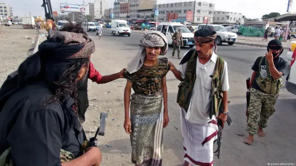 القصة الكاملة لملف الأسرى في اليمن منذ اندلاع الأزمة .. آلاف الضحايا بين السياسة والحرب